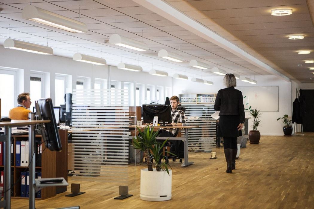 Powierzchnie biurowe typu open space – dlaczego warto?