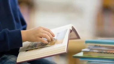 W bibliotece czekała magiczna walizka. Przedszkolaki ruszyły po książkowe skarby