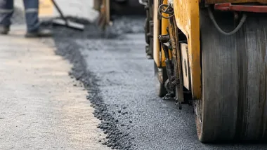 Asfaltowanie ul. Piłsudskiego. Kierowcy pojadą jednym pasem