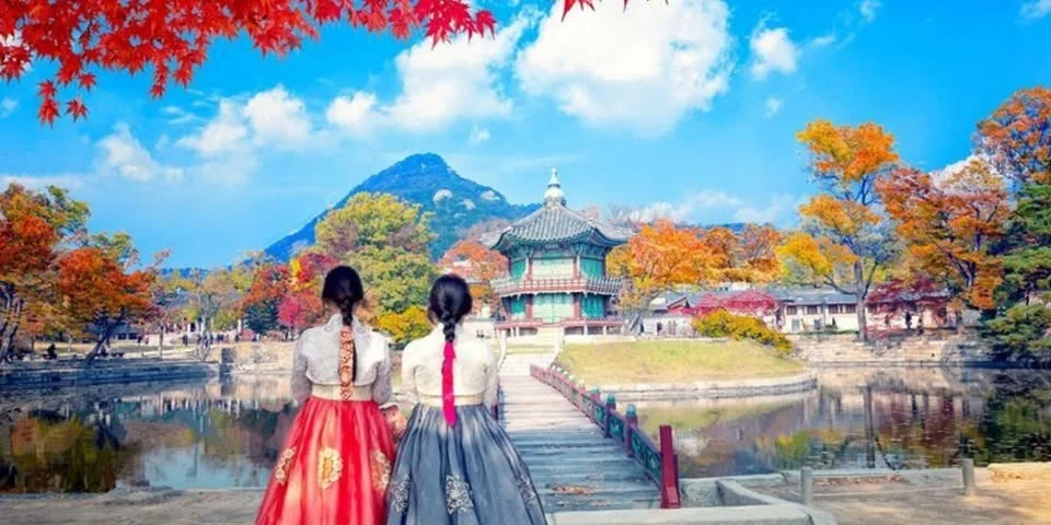 Grafika promocyjna wydarzenia KUCHNIA KOREAŃSKA DLA DZIECI I MŁODZIEŻY 10–17 LAT – warsztaty kulinarne