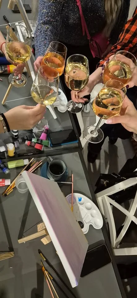 Grafika promocyjna wydarzenia Malowanie przy winie — wieczór kreatywny w Gorzowie