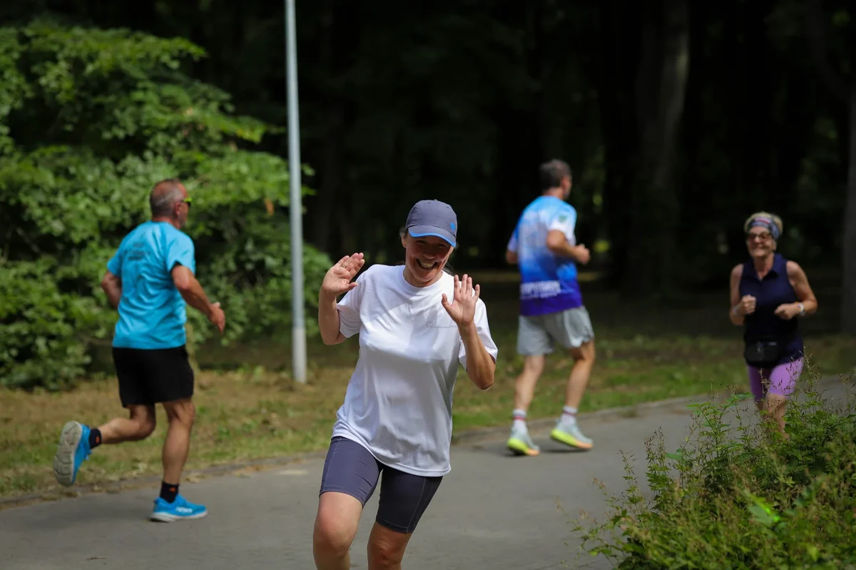 Grafika promocyjna wydarzenia Parkrun w Gorzowie Wielkopolskim – cotygodniowy bieg na 5 km w Parku Kopernika