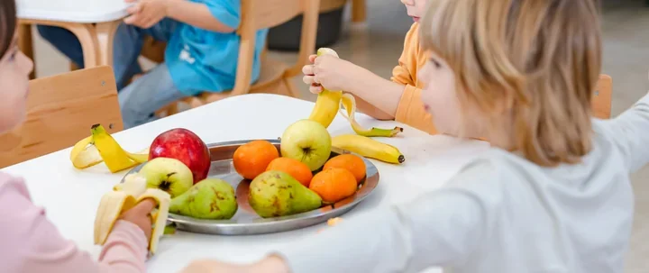 Szkolne sklepiki i stołówki zmienią ofertę. Więcej warzyw, mniej cukru