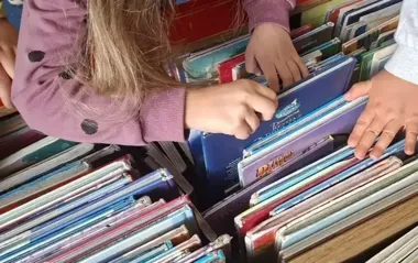 Książki, Plastuś i tajemniczy złodziej. Stokrotki wróciły do biblioteki