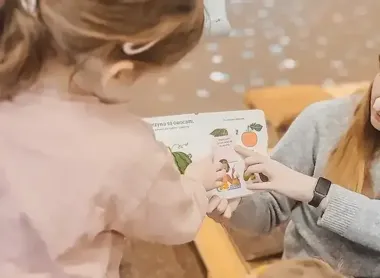 Książki, zapachy i witaminowa zupa - przedszkolaki odkrywają świat owoców