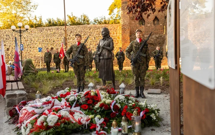 W centrum Gorzowa odsłonięto pomnik „Inki”. Miała niespełna 18 lat