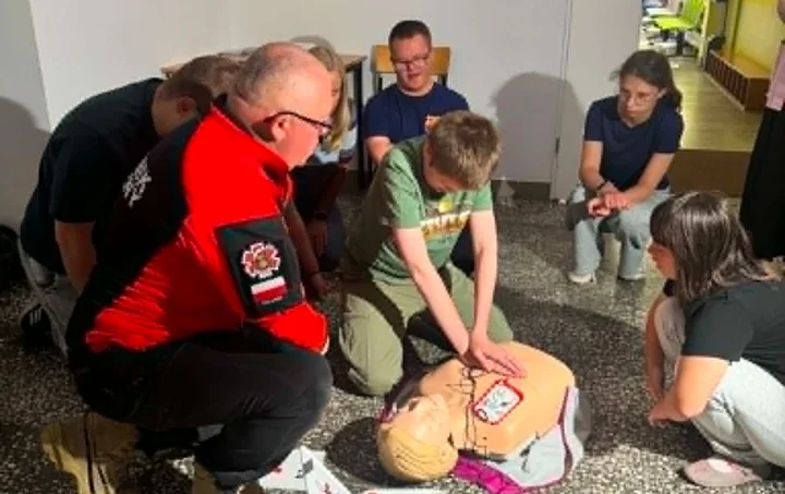 Defibrylator i ścieżka sensoryczna zmieniają codzienność w ZKS nr 1