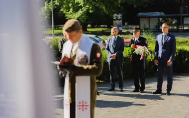 Pod pomnikiem Pileckiego zabrzmiała pamięć o niezłomnym bohaterze