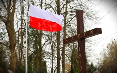 Gorzów oddał hołd ofiarom Katynia pod Krzyżem Ofiar i w katedrze