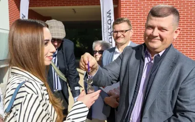Pierwsze rodziny dostały klucze. GTBS oddaje 97 mieszkań po 20 latach