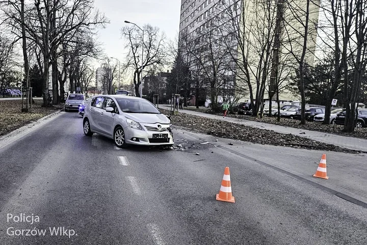 Motocyklista ranny, dwóch rowerzystów zderzyło się tego samego dnia - policja apeluje